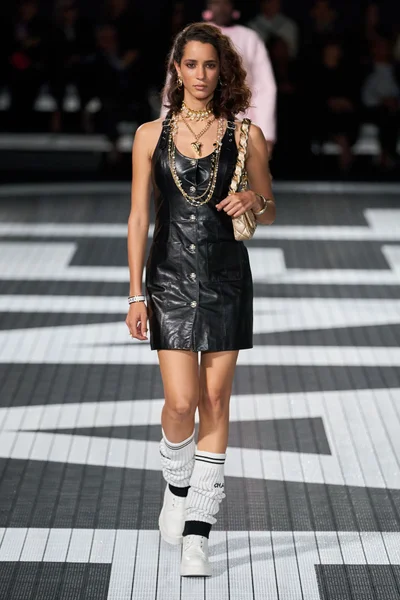 Look 25